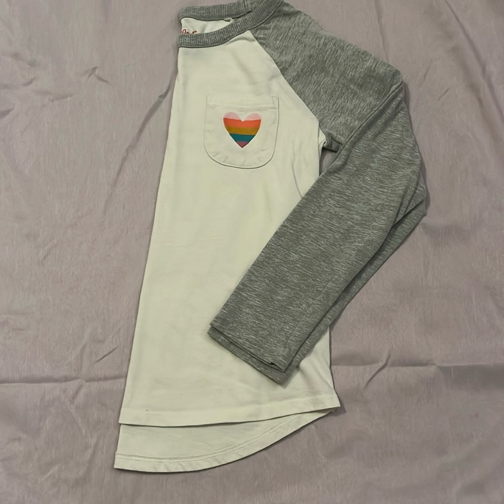 Cat & Jack  Girls sz 7/8 (M)  white w/grey long sleeve shirt & pocket